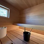 Casa de Férias With Sauna, Fireplace And Free Parking In The Heart Of