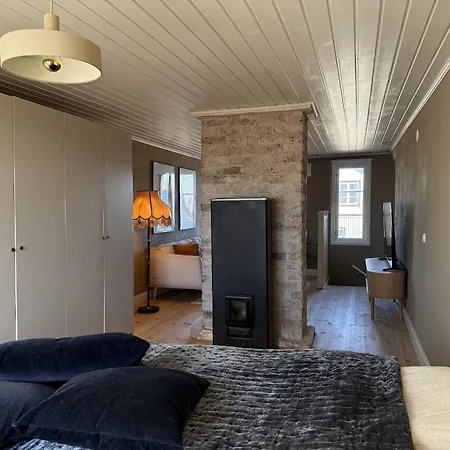 Dom wakacyjny With Sauna, Fireplace And Free Parking In The Heart Of