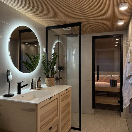 Dom wakacyjny With Sauna, Fireplace And Free Parking In The Heart Of