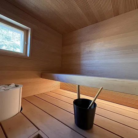 Dom wakacyjny With Sauna, Fireplace And Free Parking In The Heart Of