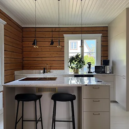 With Sauna, Fireplace And Free Parking In The Heart Of *